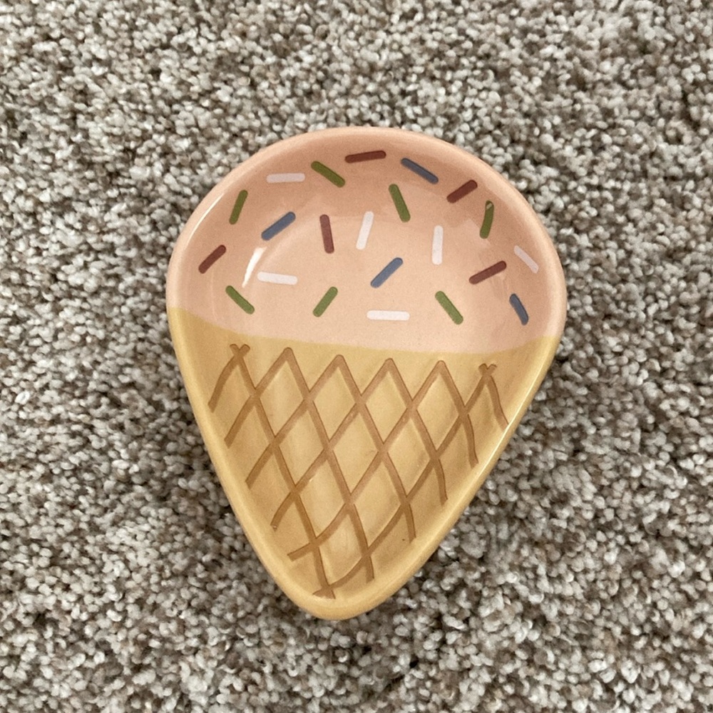 Ice cream pinch bowl